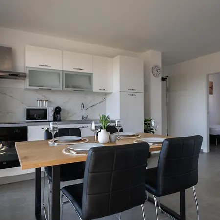 Sunshine Bay Ii Apartman Nin